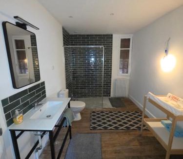 Chalons-en-Champagne House | Gite de la cité 30 personnes avec piscine