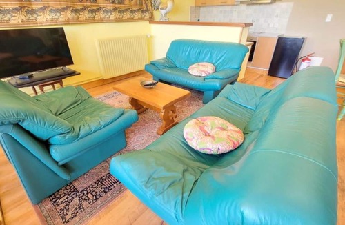 Loubersan Apartment | Gîte Domaine Rey, with swimming pool, in the heart of the countryside, secluded