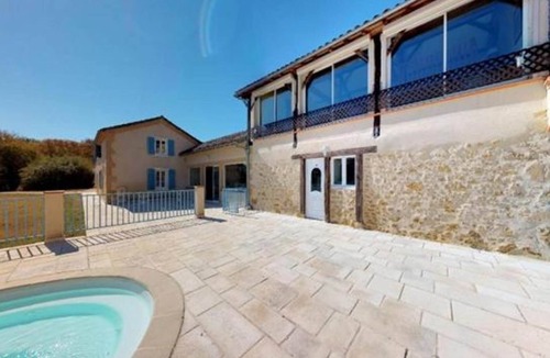 Loubersan Apartment | Gîte Domaine Rey, with swimming pool, in the heart of the countryside, secluded