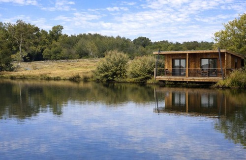 Sadirac Cottage | Gîte-Family-Ensuite with Bath-Park view