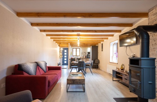 Le Clerjus Cottage | Gîte "Gîte Des Roches" with Private Terrace, Private Garden, and Wi-Fi