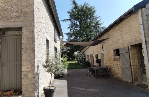 Herpy-l'Arlesienne Cottage | Gîte Hedoniste 2 with Nordic Bath, Private Terrace, and Air Conditioning