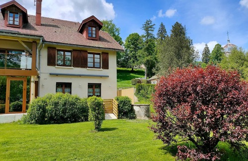 Foncine-le-Haut Apartment | Gite Iris Montagnes du Jura with Spa Sauna river