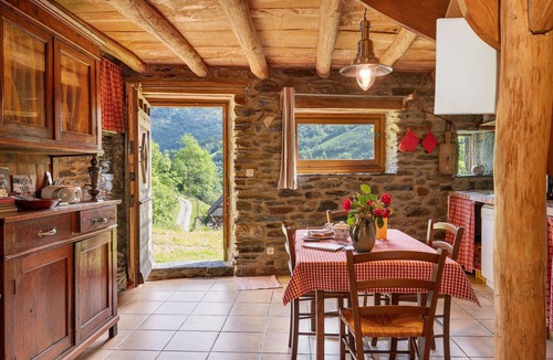 Sentein House | Gîte “La Grange De Claude” with Mountain View and Private Garden