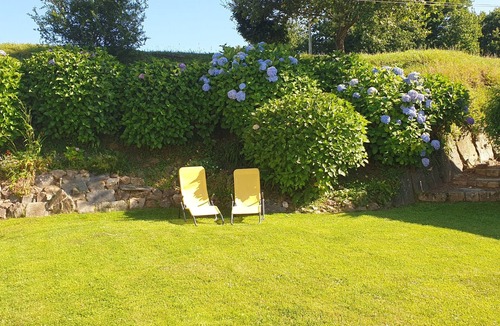 Plestin-les-Greves House | Gîte Lavande - Pen Ar Voas Gîtes with Private Terrace, Shared Garden and Wi-Fi