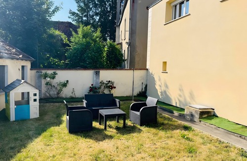 Saint-Florentin Cottage | Gîte Le Flot House with Private Garden and Wi-Fi