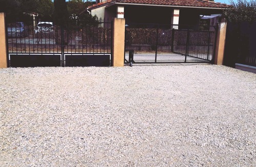 Bruguieres House | GITE LES TOURNESOLS House, Garden, secure parking, air conditioning, Netflix, 4 pers