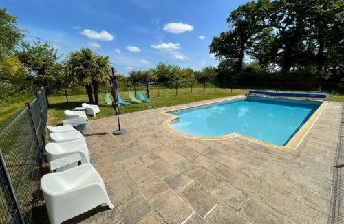 Saint-Nicolas-du-Pelem House | Gîte Madeleine, 4 bedroom country cottage with pool, sleeps 10