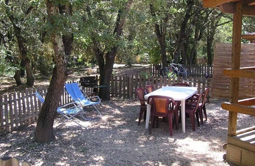 Vers-Pont-du-Gard Ski Chalet | Gite Marius Vers Pont du Gard en Provence, river and swimming pool
