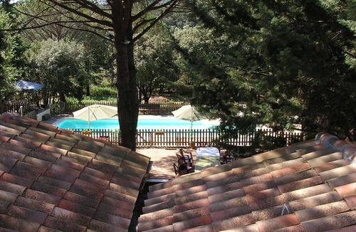 Vers-Pont-du-Gard Ski Chalet | Gite Marius Vers Pont du Gard en Provence, river and swimming pool