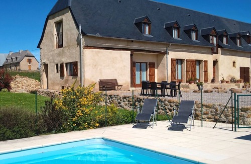 Cieutat House | Gite Montaigu with large pool and stunning mountain views. Sleeps up to 4