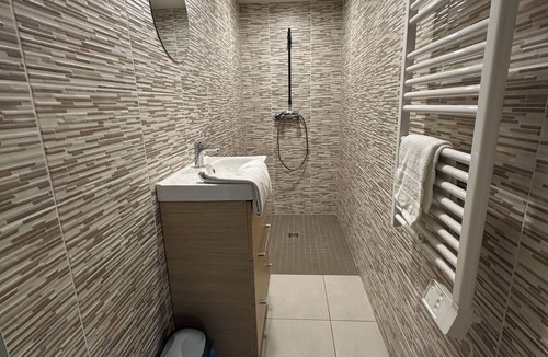 Aumenancourt Bed & Breakfast | Gîte + Party room + Bedroom with private shower & toilet