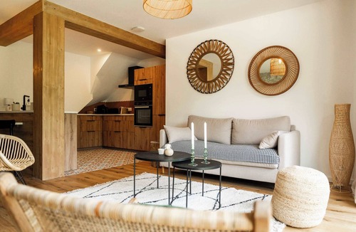Premanon Apartment | Gite plain pied dans ancienne ferme en pierre - bain nordique et sauna