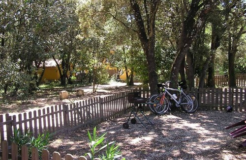 Vers-Pont-du-Gard Ski Chalet | Gite Topaze Vers Pont du Gard en Provence, river and swimming pool
