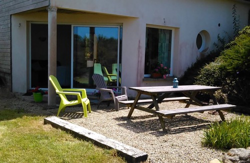 Tredrez-Locquemeau Cottage | Gite with garden by the sea