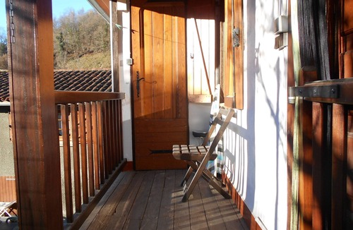 Thebe House | Gîte with great views of the mountains - enclosed garden - not overlooked -