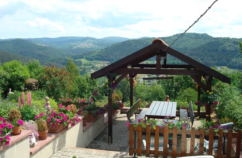 Haselbourg Apartment | Gîte with views of the Vosges Mountains