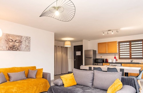 Bruguieres House | GiteLesTournesols 3bed,4beds 3Queen size wifi parking garden Toulouse blagnac