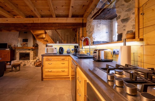 Saint-Pastous House | GITES CAP DU HAUTACAM: Spa and pétanque court; pets welcome