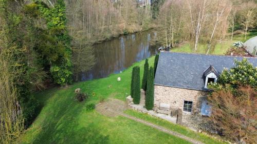 Langrolay-sur-Rance House | Gites la Rifflais - L'étang - vue sur étang privé