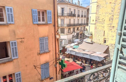 Hyeres City Centre Apartment | Golden light - Elegant central studio