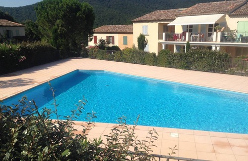 La Mole House | Golf de Saint Tropez-modern villa with a garden and pool
