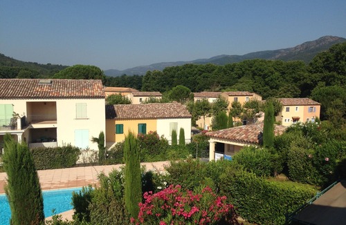 La Mole House | Golf de Saint Tropez-modern villa with a garden and pool