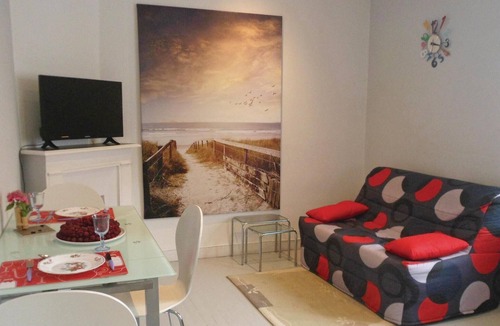 Hirel Apartment | Gorgeous apartment in Vildé-la-Marine