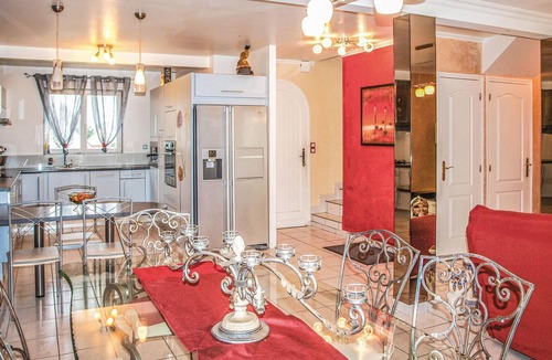 Pommeret House | Gorgeous home in Pommeret with sauna