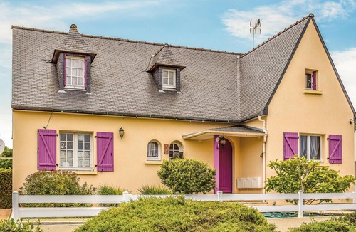 Pommeret House | Gorgeous home in Pommeret with sauna