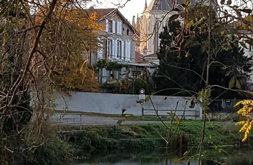 Saint-Nicolas-de-Port Apartment | Grand appartement 6 pers., cadre calme, proche Nancy et Lunéville, toutes commodités, tout inclus - FR-1-584-179