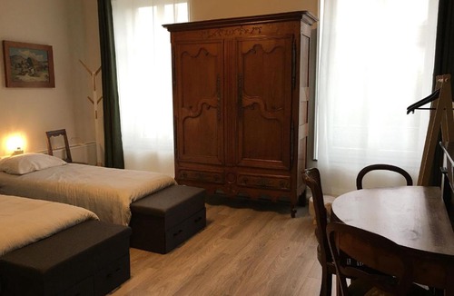 Saint-Nicolas-de-Port Apartment | Grand appartement 6 pers., cadre calme, proche Nancy et Lunéville, toutes commodités, tout inclus - FR-1-584-179