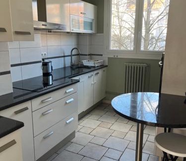 Coutures Apartment | Grand Appartement le Saint Marceaux Reims centre