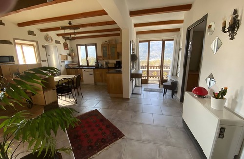 Saint-Pons Apartment | Grand Chalet Jourdan 110 m² Apartment with Mountain View, Private Terrace & Wi-Fi