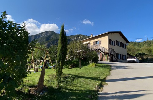 Saint-Pons Apartment | Grand Chalet Jourdan 110 m² Apartment with Mountain View, Private Terrace & Wi-Fi