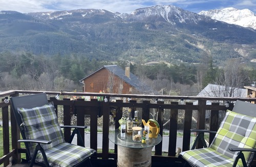 Saint-Pons Apartment | Grand Chalet Jourdan 110 m² Apartment with Mountain View, Private Terrace & Wi-Fi