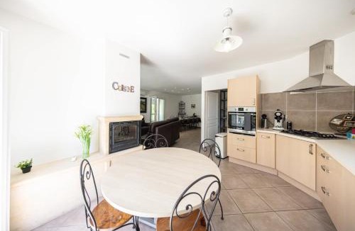 Jezainville House | Grand Gîte Nature à Jezainville - Clim, Jardin Privé & Terrasse - 7 lits