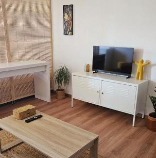 Quartier Administrations Apartment | Grand studio au coeur de Nîmes à côté des Arènes