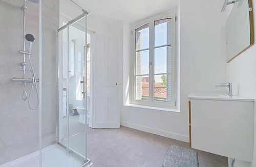 Sainte-Savine Apartment | Grand T5 100m2 lumineux - climatisé - 10 min du centre-ville