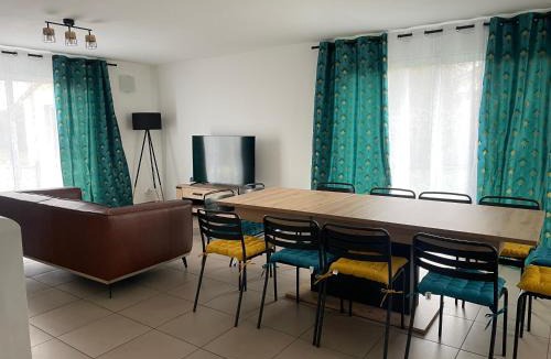 Dieupentale Villa | Grande maison avec piscine