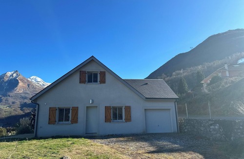 Soulom House | Grande Maison de Village Idéale Pour se Retrouver en Famille ou Entre Amis