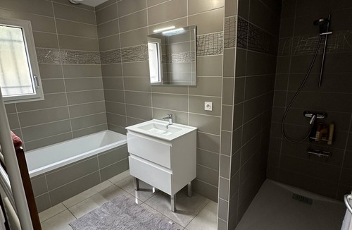 Soulom House | Grande Maison de Village Idéale Pour se Retrouver en Famille ou Entre Amis