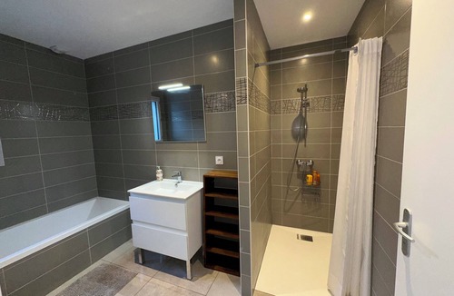 Soulom House | Grande Maison de Village Idéale Pour se Retrouver en Famille ou Entre Amis