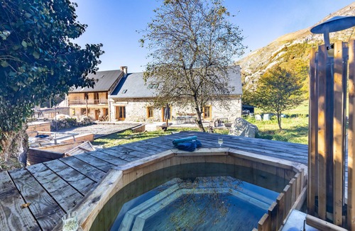 Sainte-Marie-de-Campan House | Grange de Charme - au Cœur des Montagnes - Bain Nordique/sauna/billard/pétanque