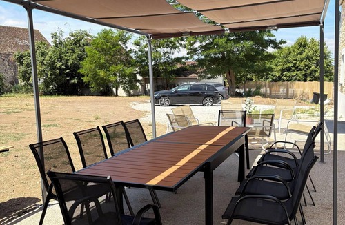 Villeblevin House | Grange la Montagne - Relaxation and a Warm, Friendly Atmosphere