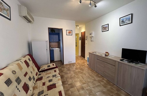 Valras-Plage Apartment | Great Value Studio near Beach, Sleeps 2, Parking Included