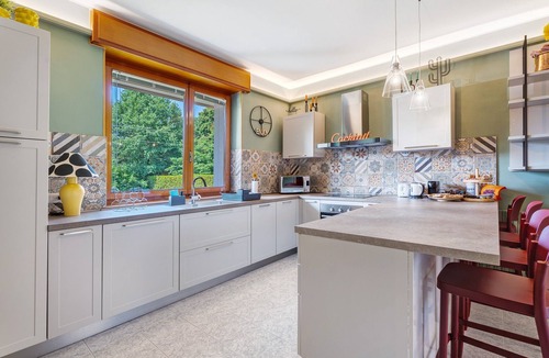 Castelletto Sopra Ticino House | Green Holiday Home 'La Casa Dei Girasoli-Lake Maggiore' with Garden, Wi-Fi, AC, Parking