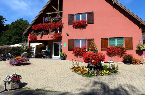 Burnhaupt-le-Haut Cabin | Gretel Cabin (sleeps 4)