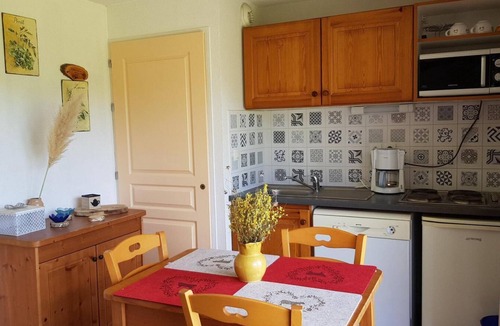 La Joue du Loup Apartment | Ground floor, view mountain, swimming pool, terrace, parking, tv, ski locker, 25m², La Joue du Loup