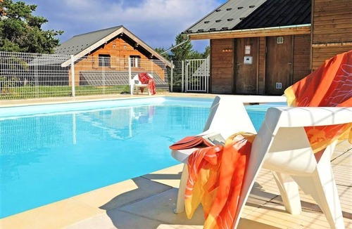 La Joue du Loup Apartment | Ground floor, view mountain, swimming pool, terrace, parking, tv, ski locker, 25m², La Joue du Loup